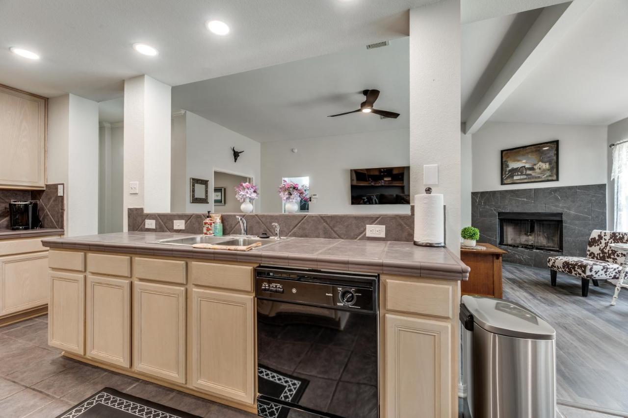 Spacious 5 Bdrm Home Mins To Wineries With Private Pool And Hot Tub! Джонсон-Сіті Екстер'єр фото